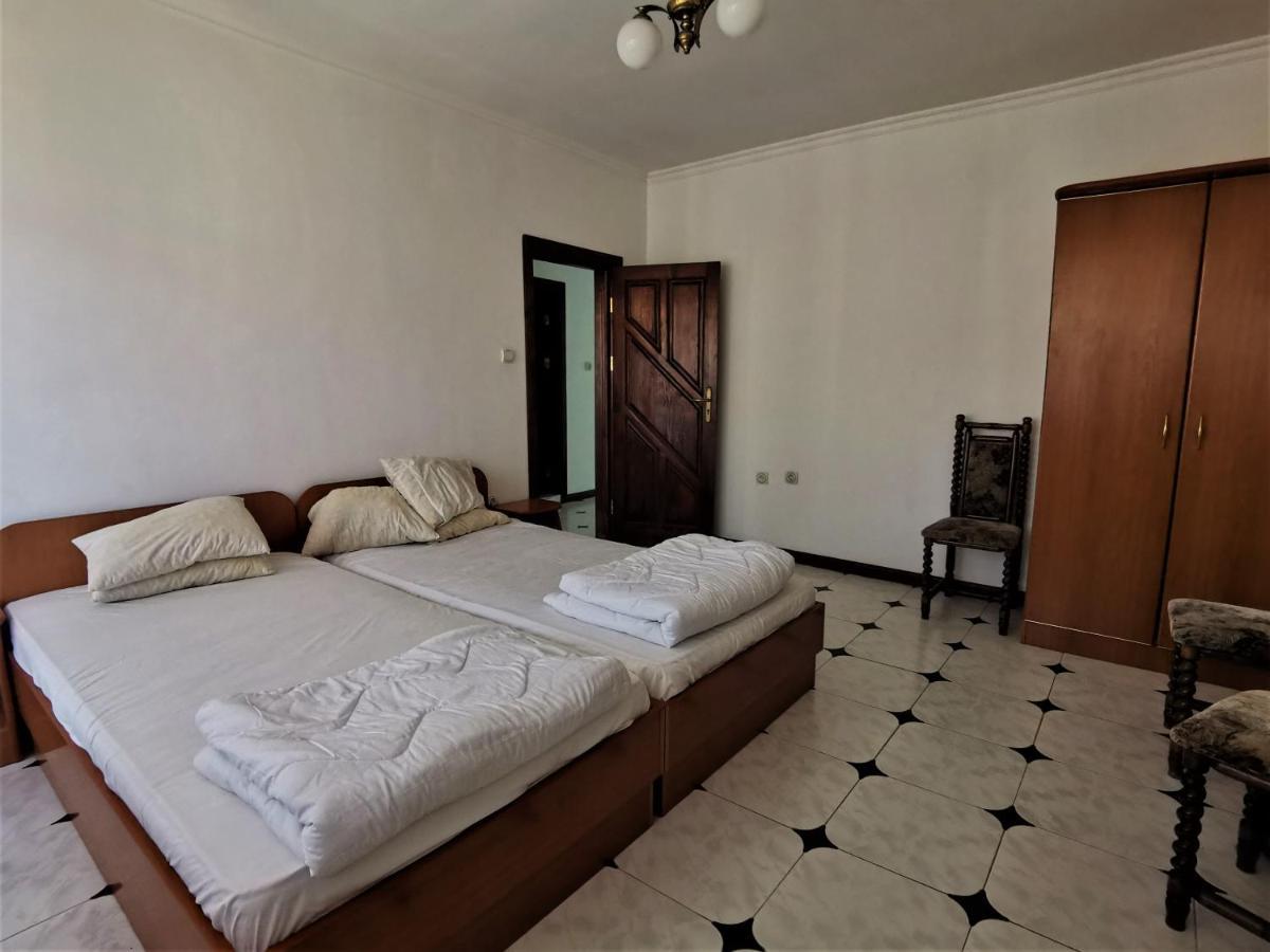 Lazur Seaview Apartment Pomorie Exteriör bild